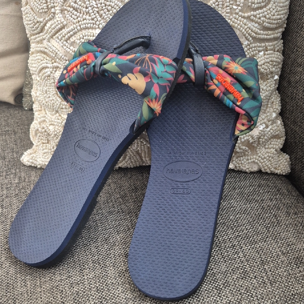 Havaianas Women's Blue Floral Sandals SIZE 9.5